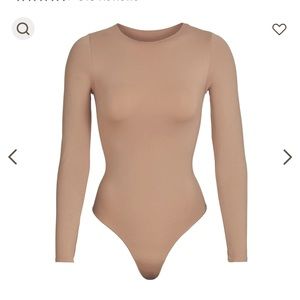 NWOT Skims Essential Crew Neck Bodysuit